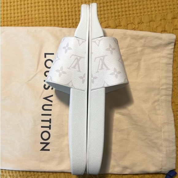 LV Waterfront mule Monogram rubber. Completely waterproof pool slide - Picture 2 of 4